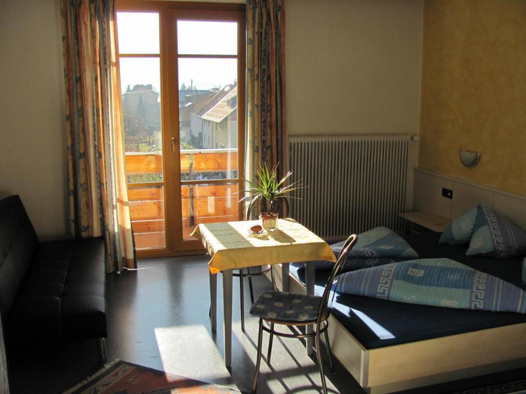 Pension Laerchenhof Döbriach Oda fotoğraf